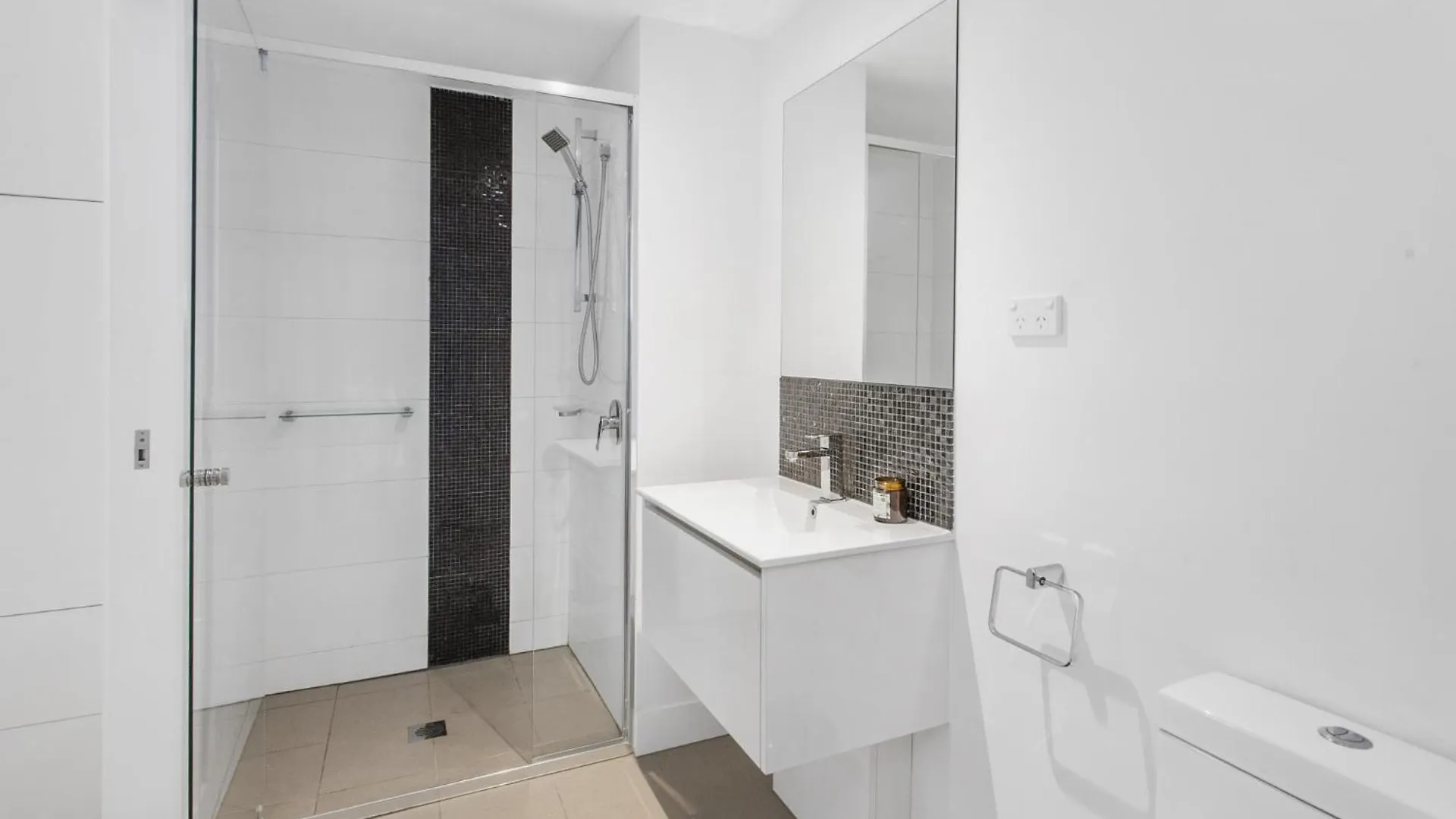 Spacious 2-Bed Unit With Balcony Next To The Gabba Brisbane 0*,